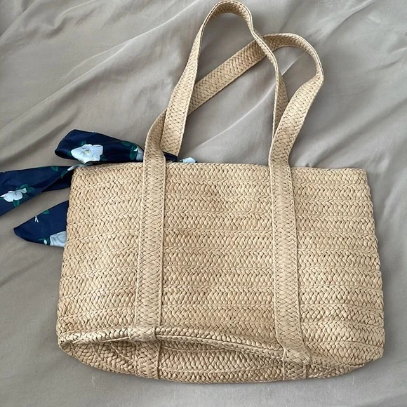 Draper James straw bag with floral scarf - Picture 4 of 4